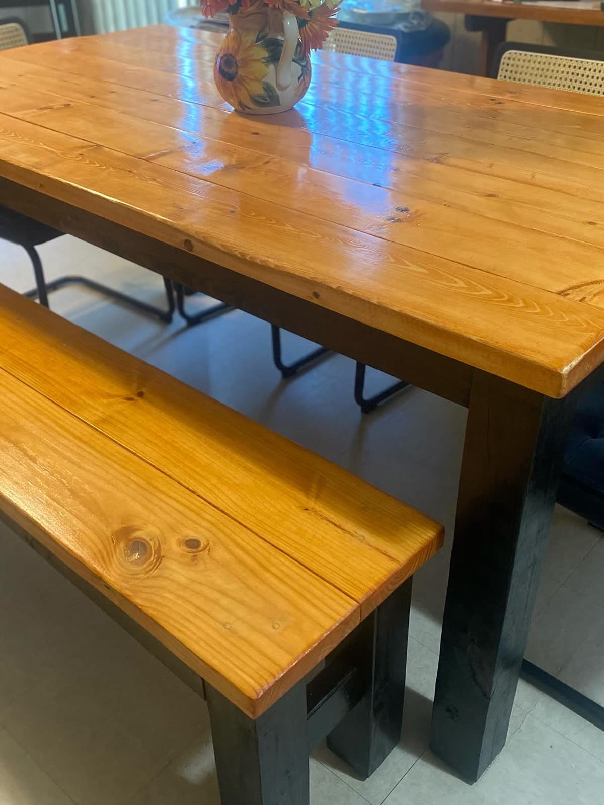 Tables and dining sets