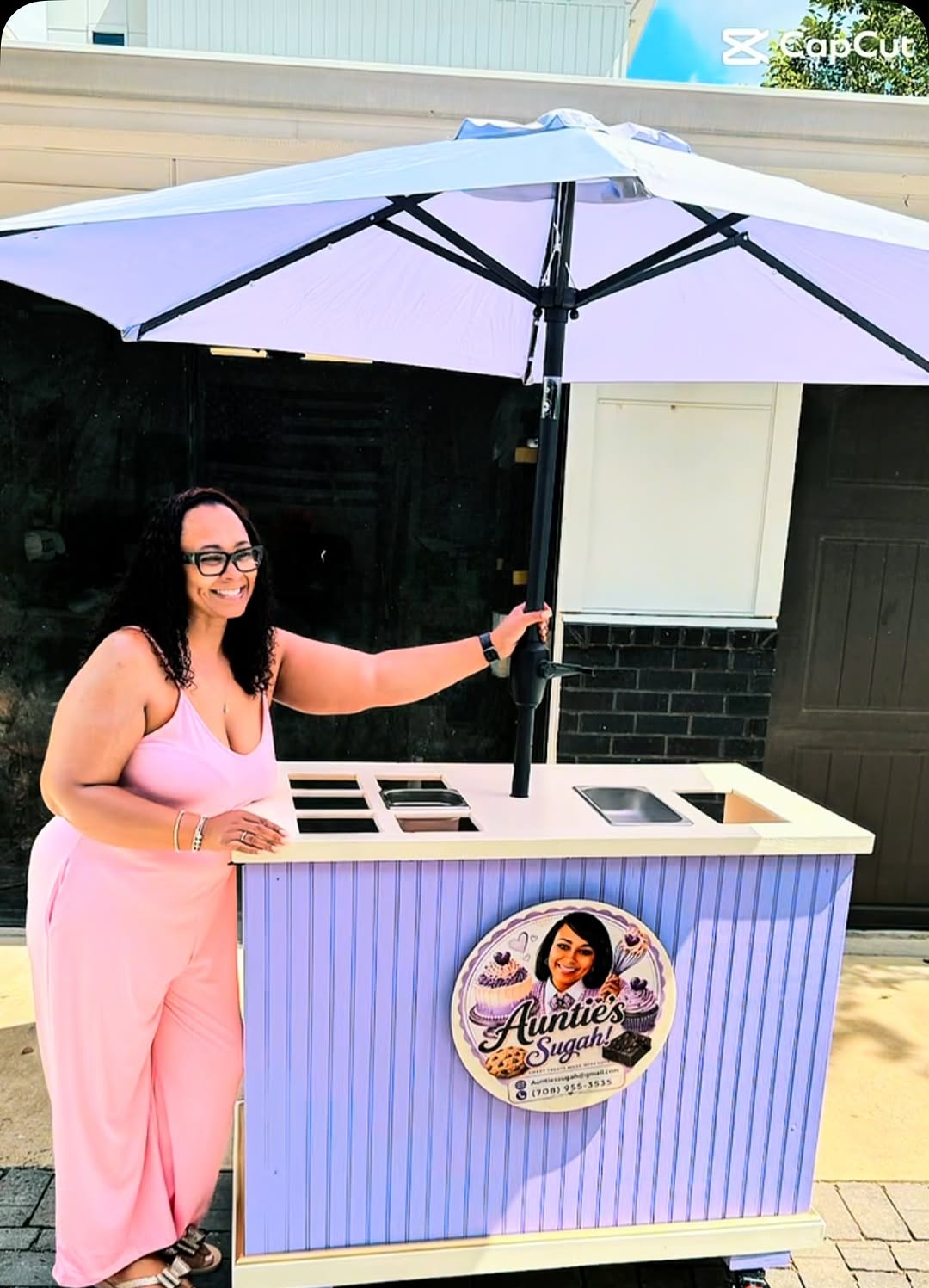 Auntie's Sugah vending cart
